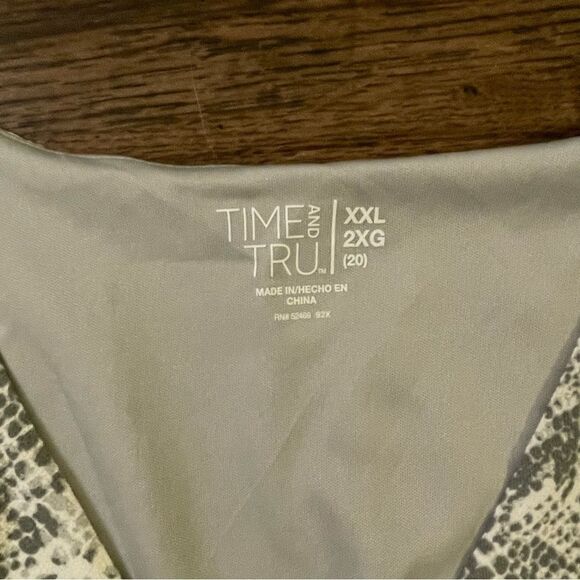 Time And Tru MIDI Wrap Snake Print Dress Gray and White Size XXL - Picture 8 of 12